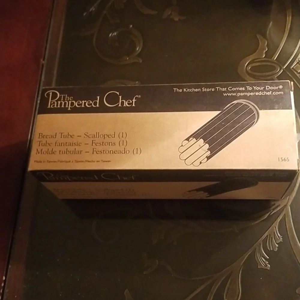 Pampered Chef Scalloped Bread Tube New + Garlic Slicer/ Chopper New
